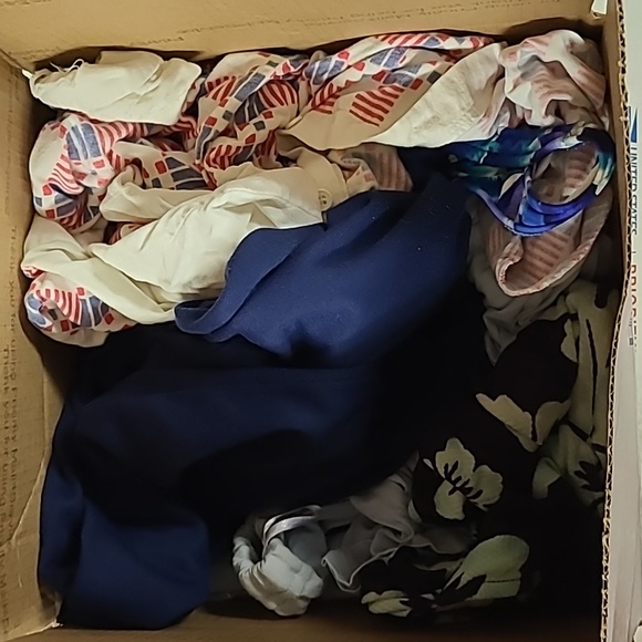 💥CLEARANCE💥VINTAGE DIY SUPPLIES Fabric Linens for Upcycle Repurposing Projects - Picture 2 of 3